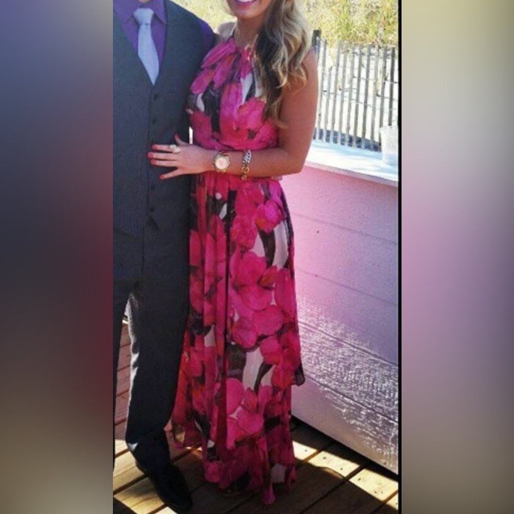 Eliza J Pink floral maxi dress with gold neck piece 6